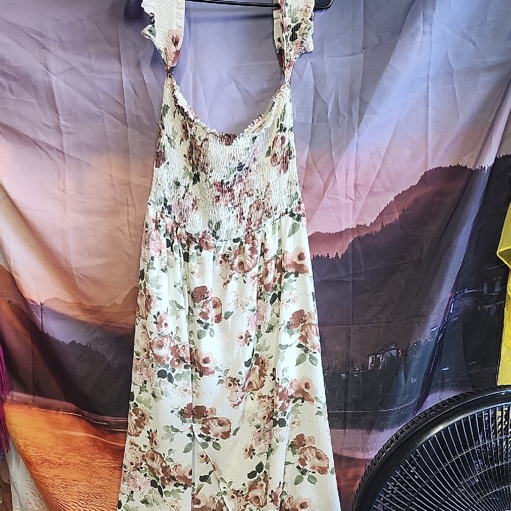 Elegant Floral Maxi Dress in Cream and Pink